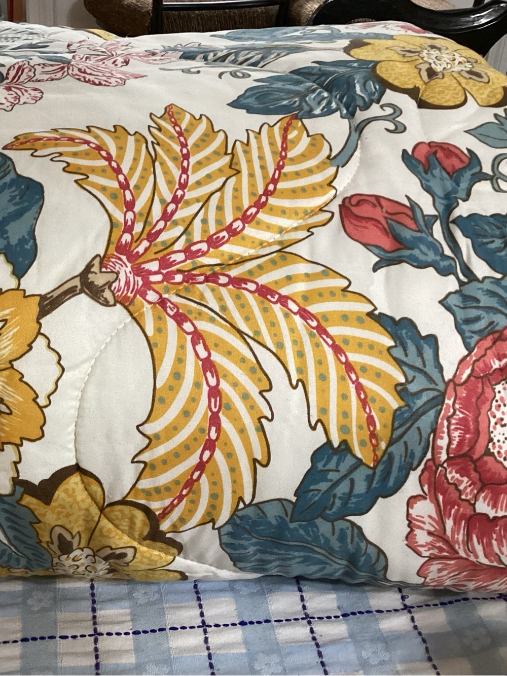 Lush Decor Floral Comforter in Cream, Teal & yellow.